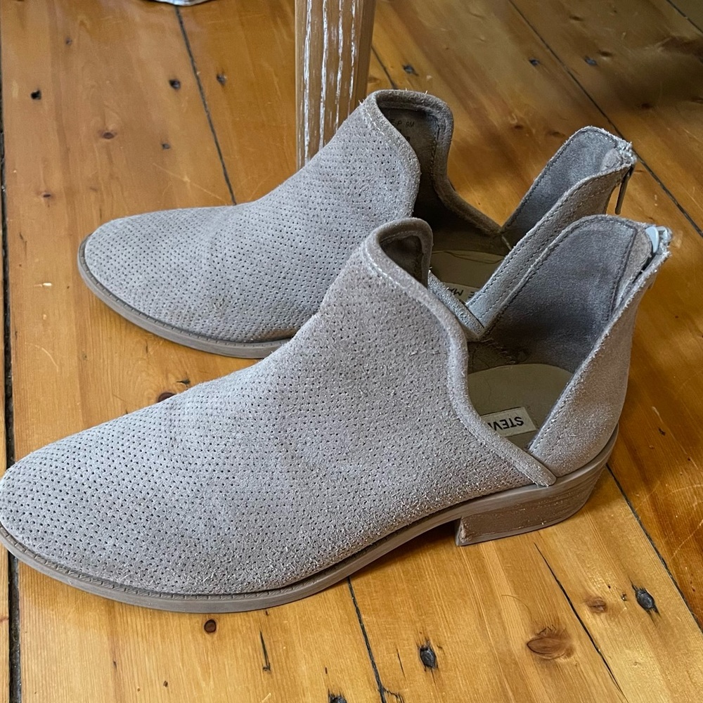 STEVE MADDEN Cut Out Booties